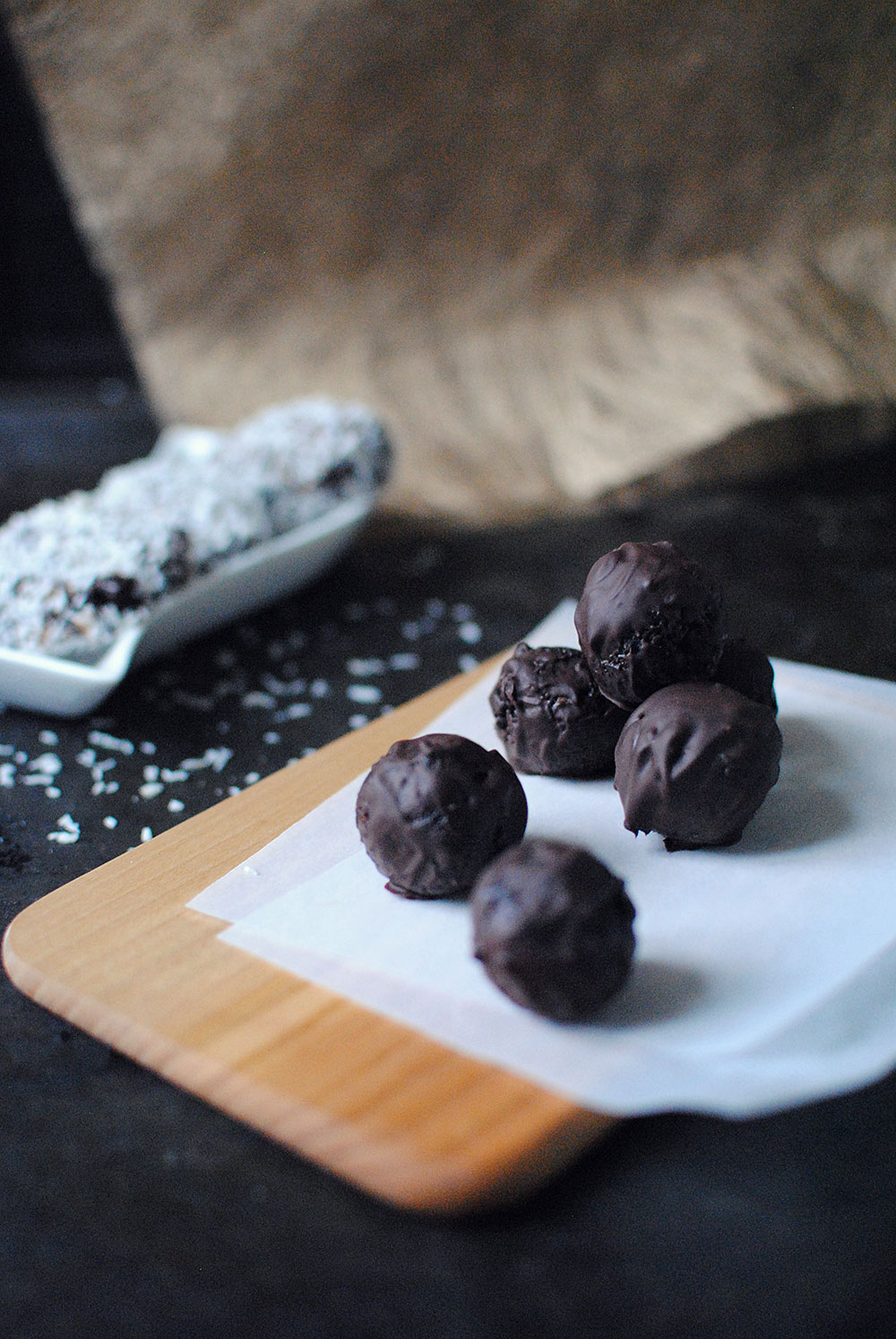 Opskrift: Dadelkugler med chokolade