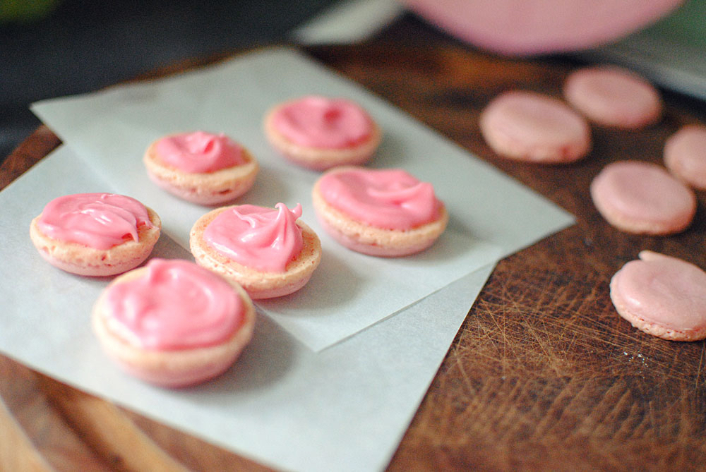 Opskrift: Macarons med hvid chokolade | Frk. Kræsen