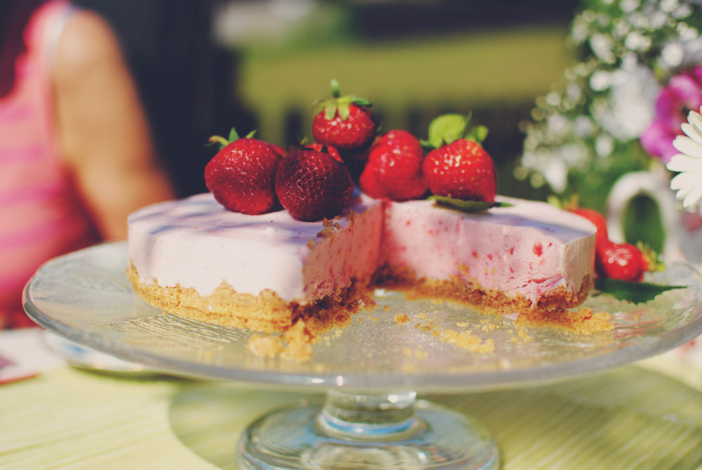 Opskrift: Frozen cheesecake med ekstra jordbær | Frk. Kræsen