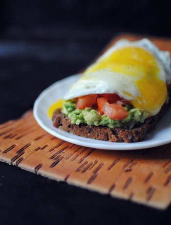 Opskrift: Rugbrød med avocado og æg | Frk. Kræsen