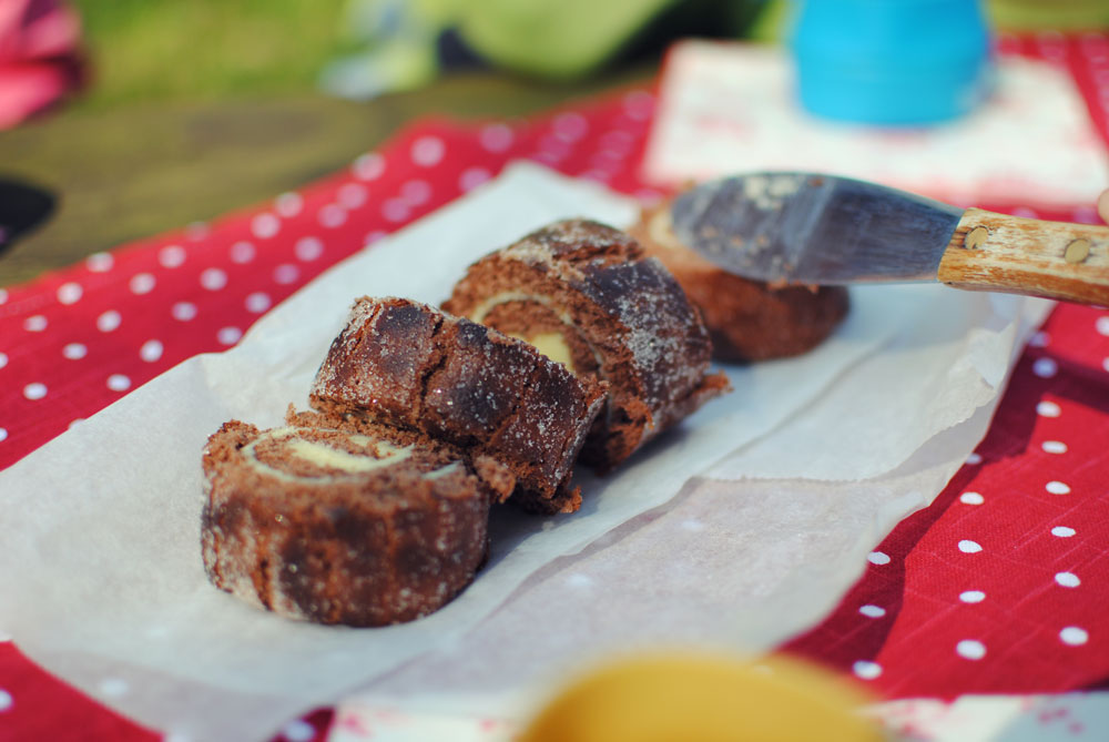 Opskrift: Chokolade-roulade med smørcreme | Frk. Kræsen