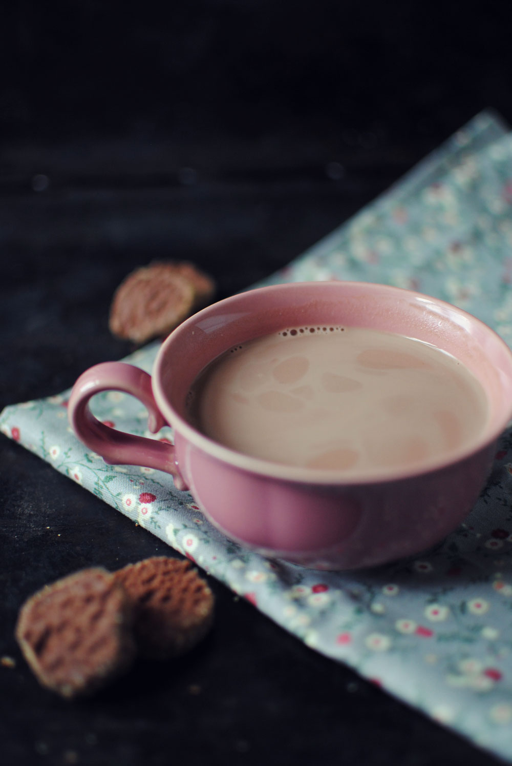 Opskrift: Varm kakao med mandelmælk | Frk. Kræsen