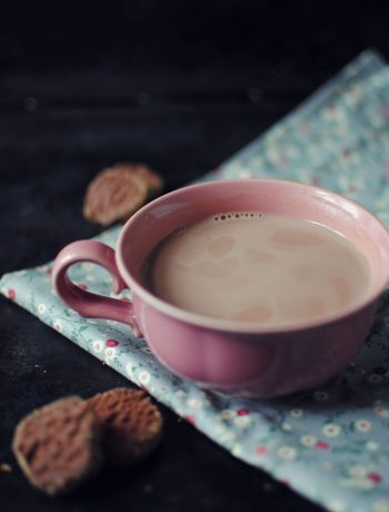 Opskrift: Varm kakao med mandelmælk | Frk. Kræsen