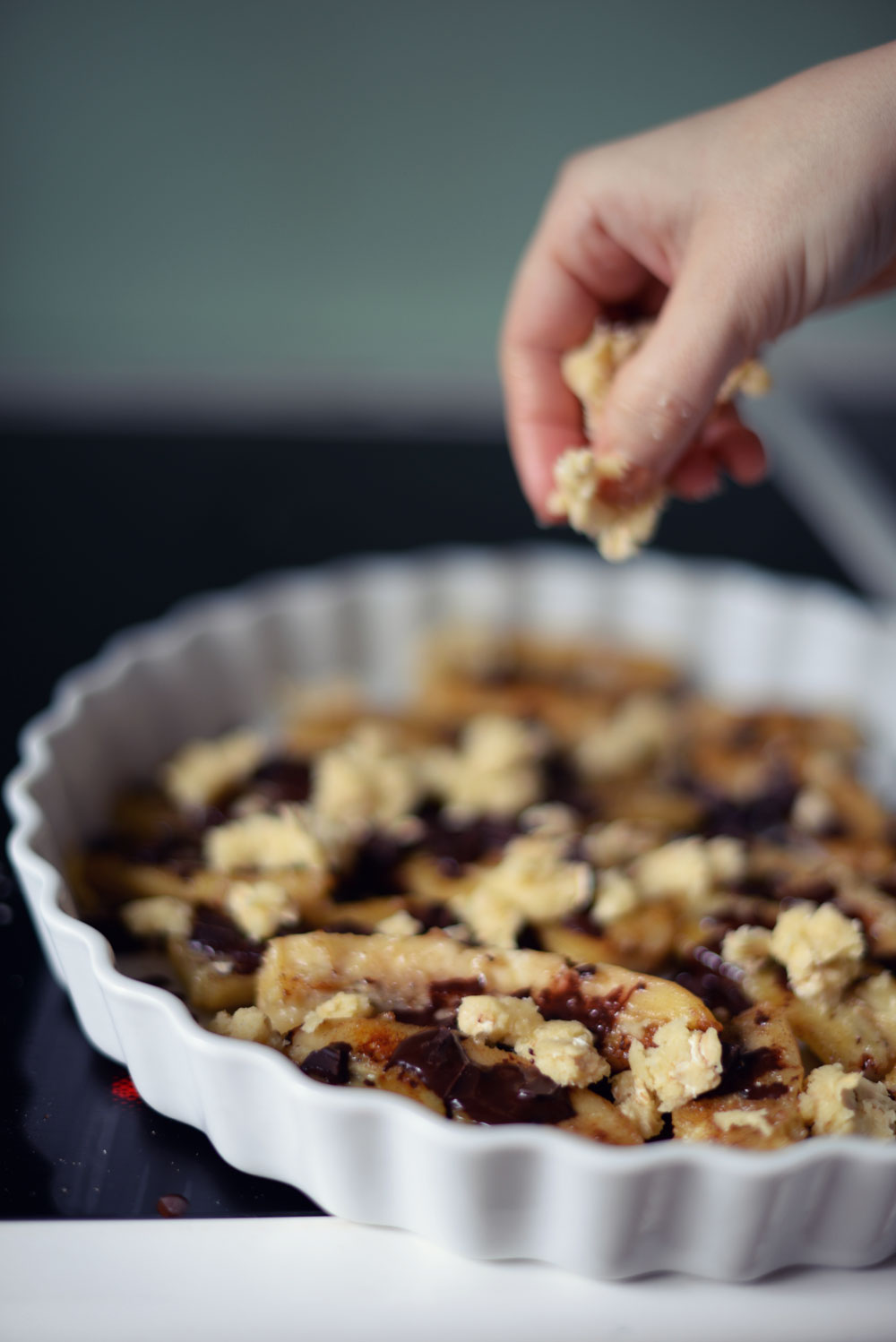 Opskrift: Crumble med banan og chokolade | Frk. Kræsen