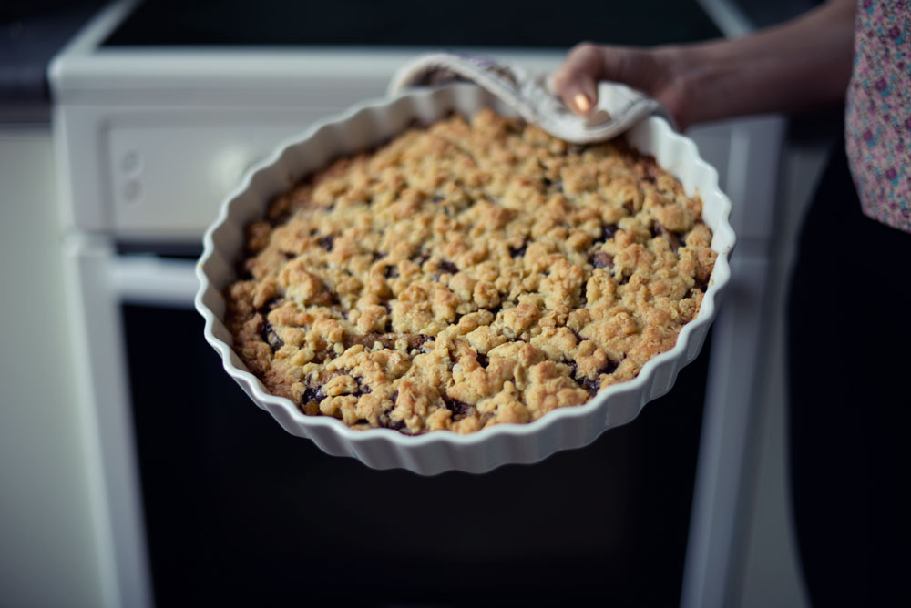 Opskrift: Crumble med banan og chokolade | Frk. Kræsen