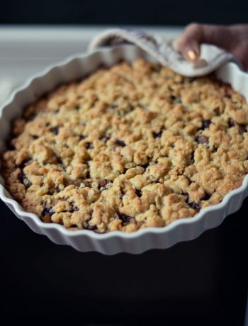 Opskrift: Crumble med banan og chokolade | Frk. Kræsen