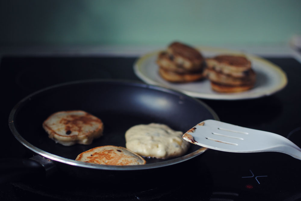 Opskrift: American pancakes med chokolade og banan | Frk. Kræsen