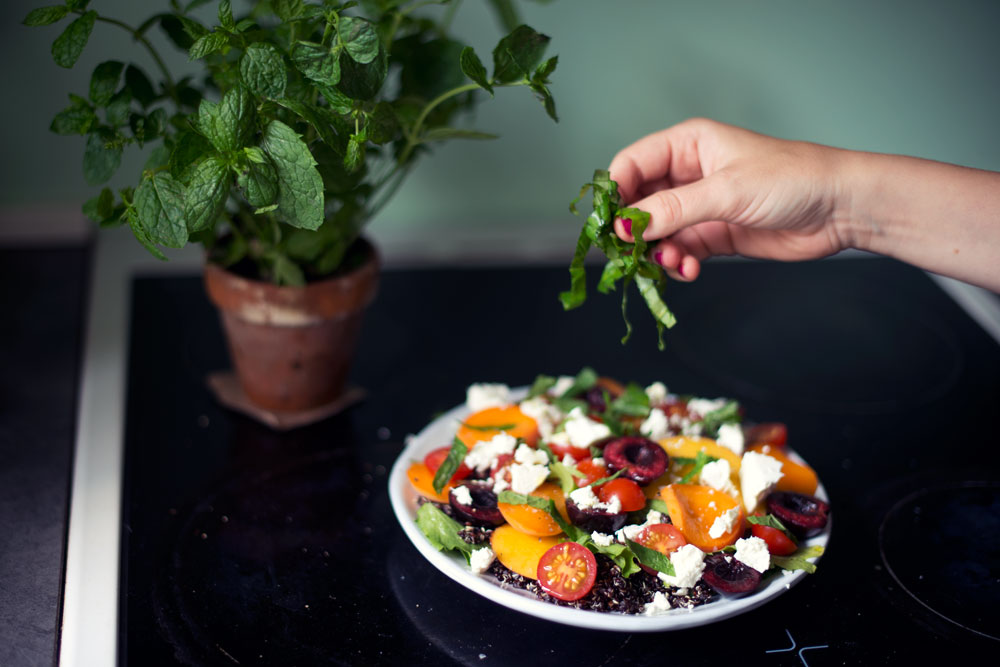 Opskrift: Salat med tomat og quinoa | Frk. Kræsen
