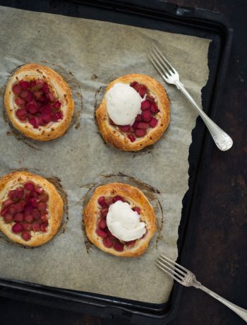 Opskrift: Rabarbertærte med butterdej