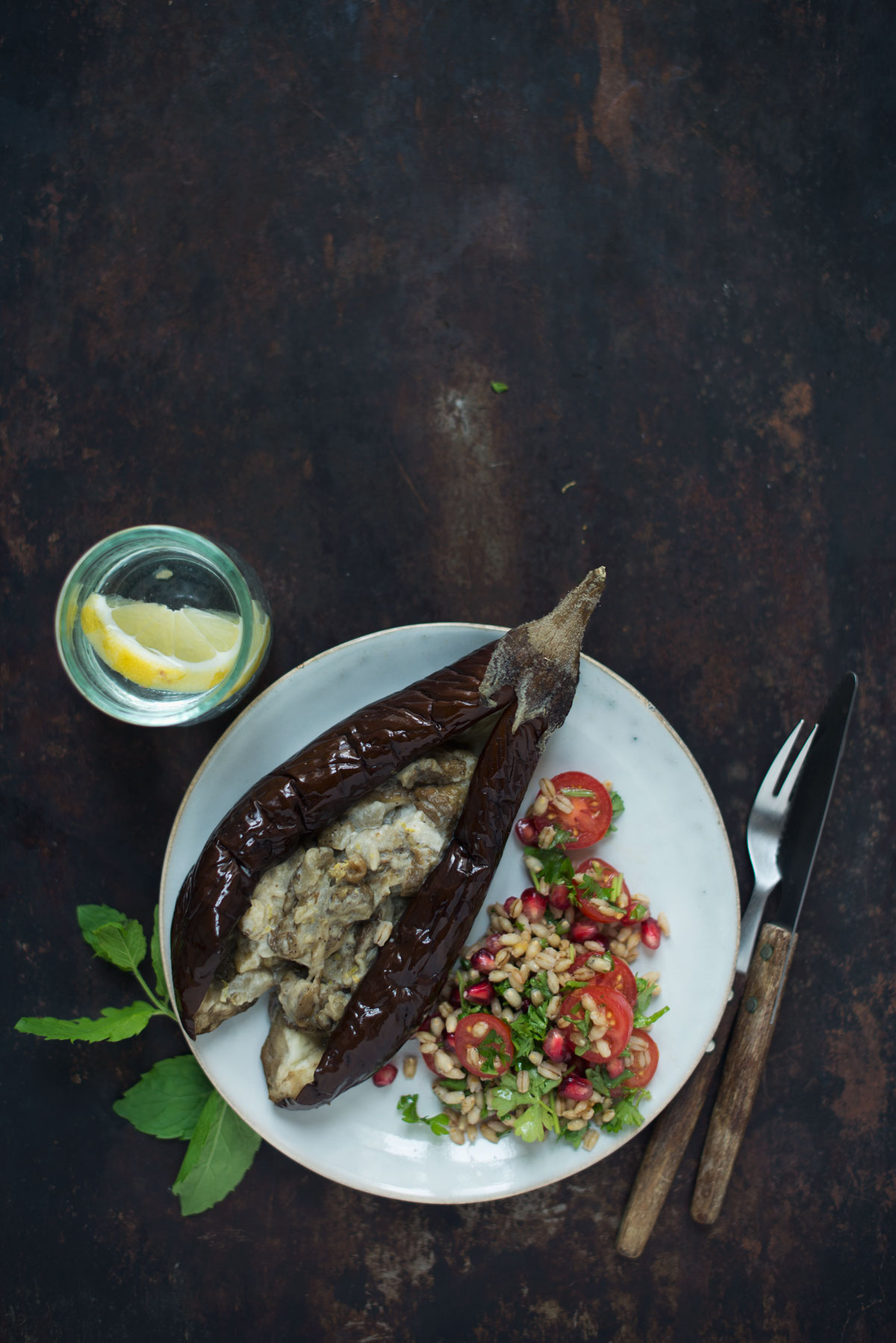 Opskrift: Bagt aubergine og nemt vegetarisk tilbehør