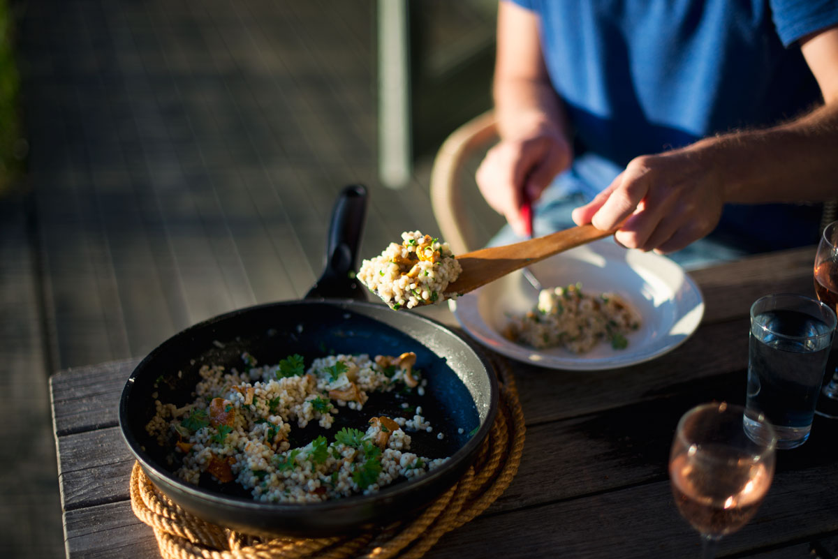 Opskrift: Bygotto (risotto) med kantareller | Frk. Kræsen