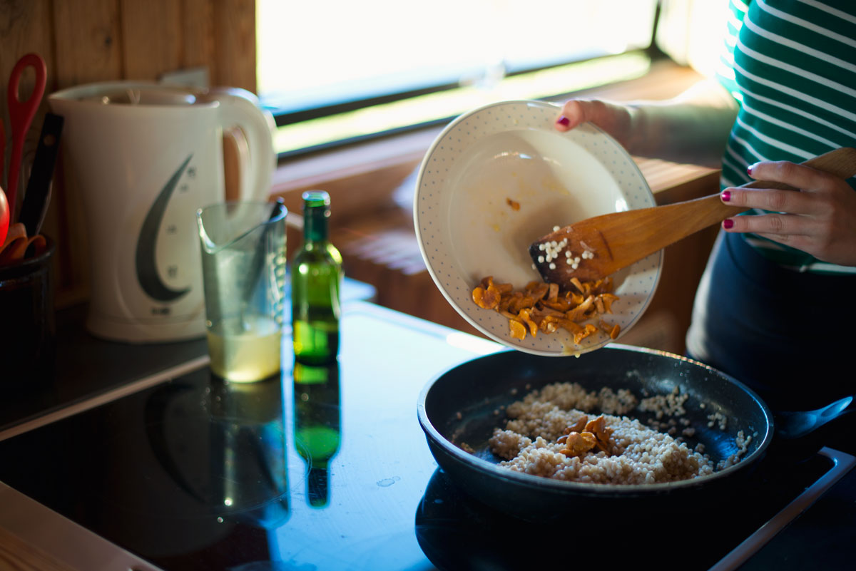 Opskrift: Bygotto (risotto) med kantareller | Frk. Kræsen