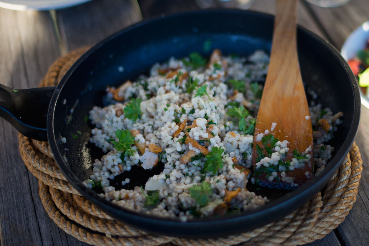 Opskrift: Bygotto (risotto) med kantareller | Frk. Kræsen