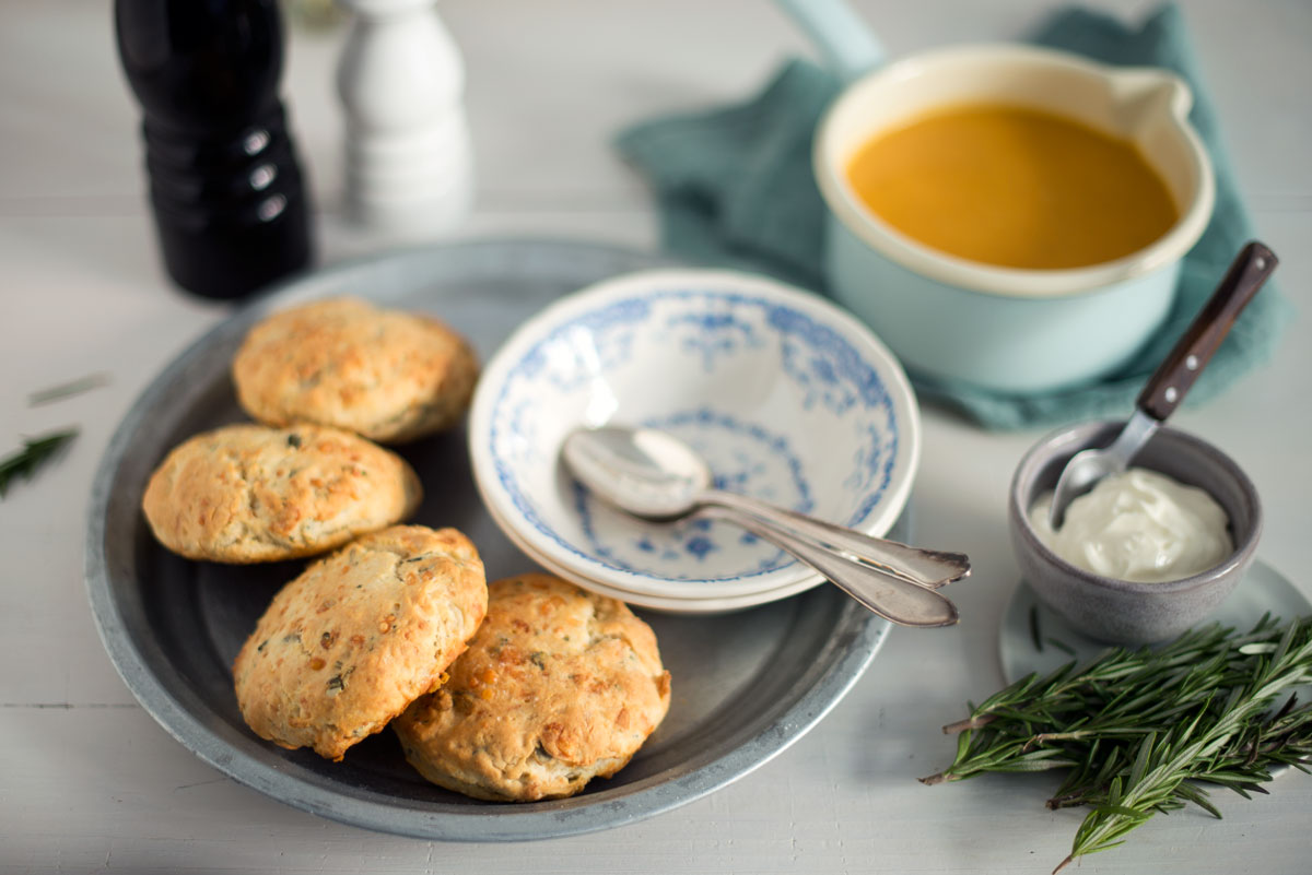 Opskrift: Scones med rosmarin og ost | Frk. Kræsen