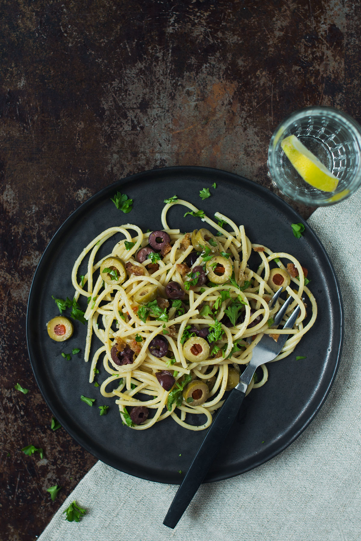 Opskrift: Vegetarisk pasta med oliven | Nem og lækker pastaopskrift