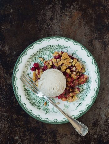 Opskrift: Crumble med ribs og hvid chokolade | Frk. Kræsen