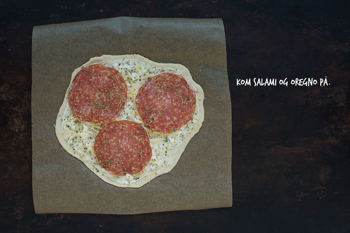 Opskrift: Hvid pizza med rucola, tomat og feta | Frk. Kræsen