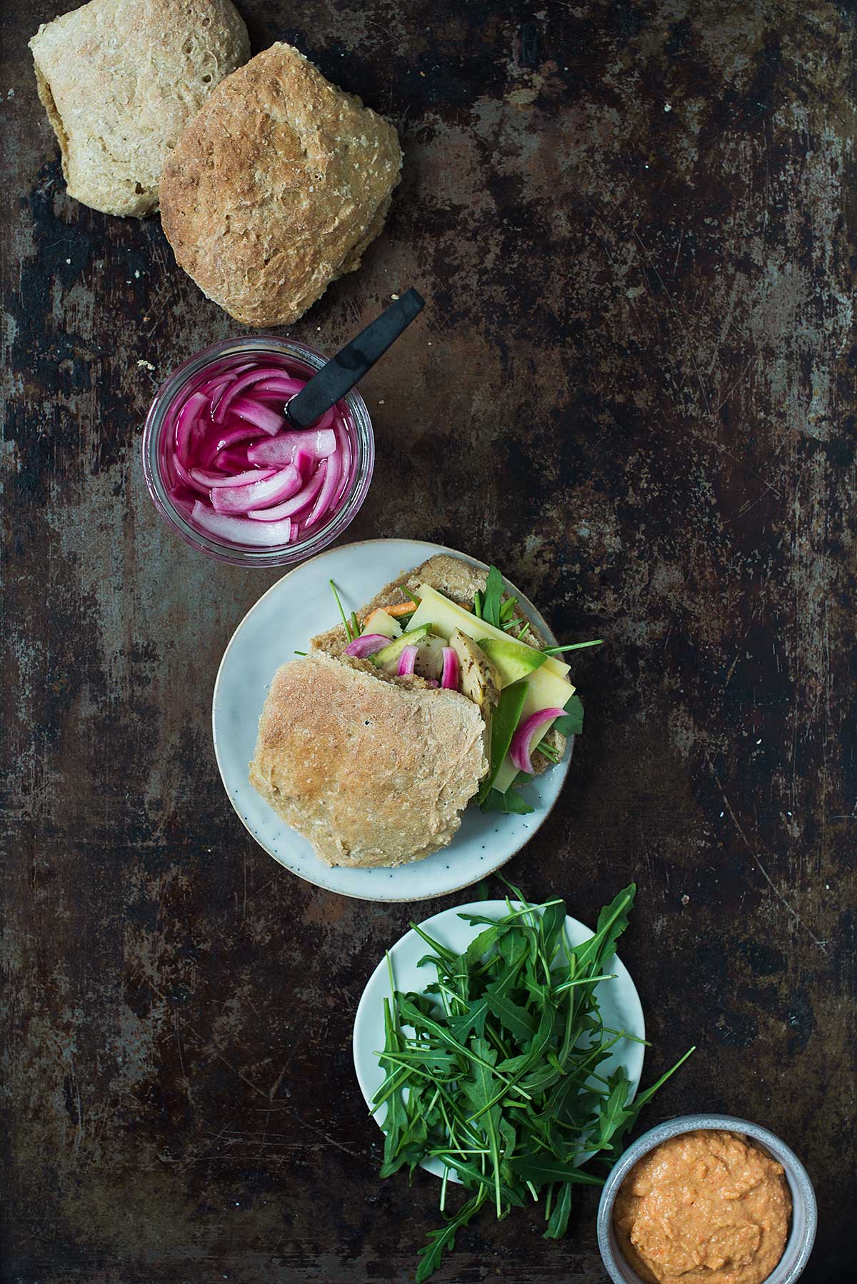 Opskrift: Vegetarisk sandwich med peberfrugthummus | Frk. Kræsen