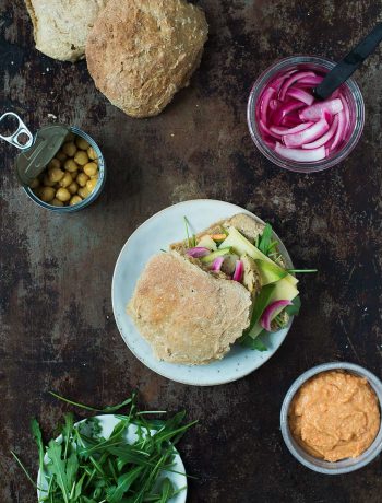 Opskrift: Vegetarisk sandwich med peberfrugthummus | Frk. Kræsen