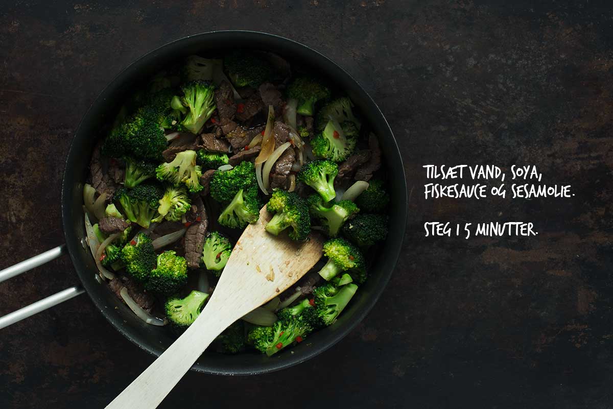 Opskrift: Nudler med broccoli, kål og oksekød | Frk. Kræsen