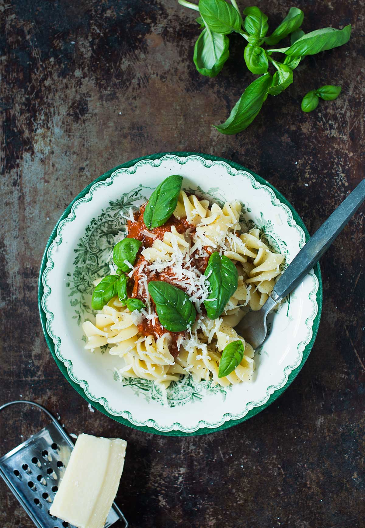 Opskrift: Pasta med tomatsovs | Frk. Kræsen