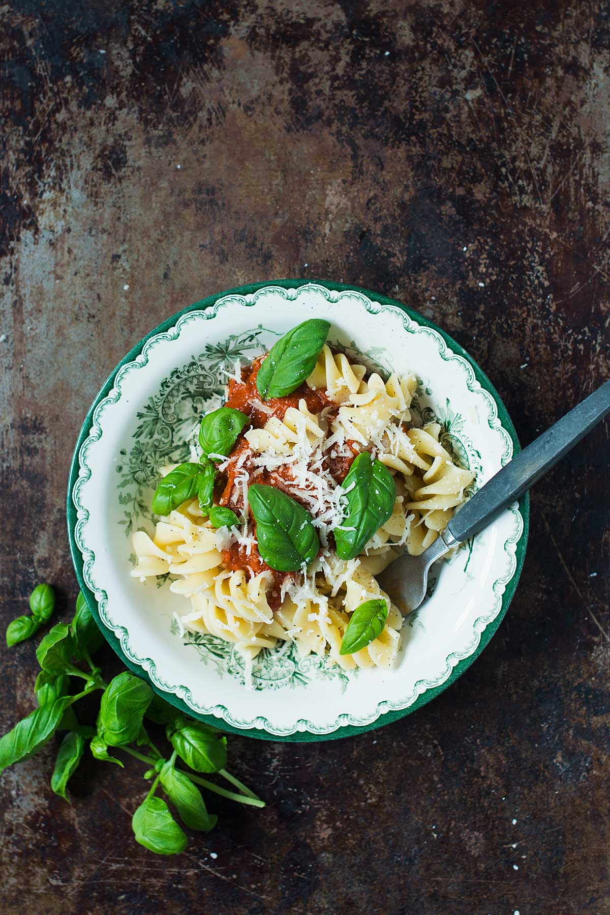 Opskrift: Pasta med tomatsovs | Frk. Kræsen