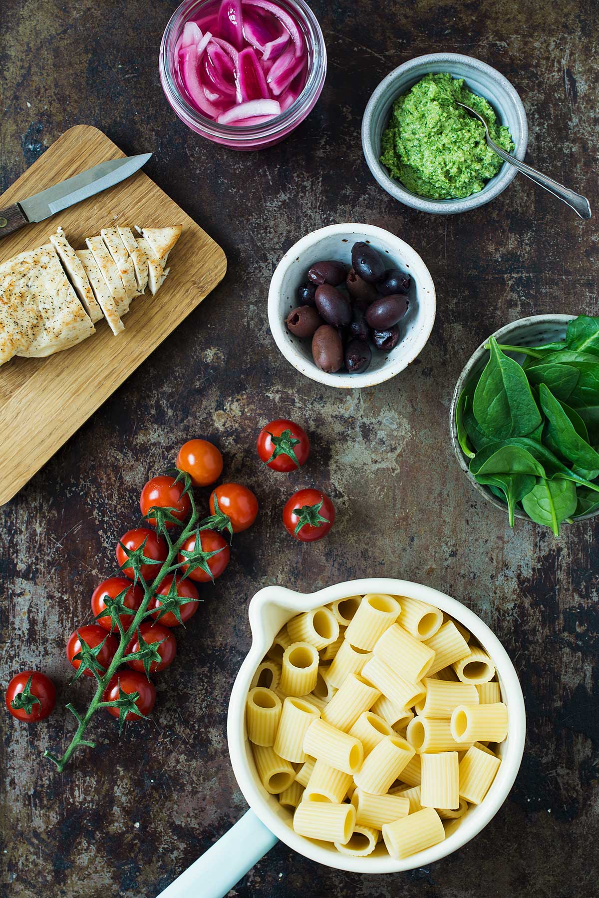 Opskrift: Pastasalat med pesto og kylling | Frk. Kræsen